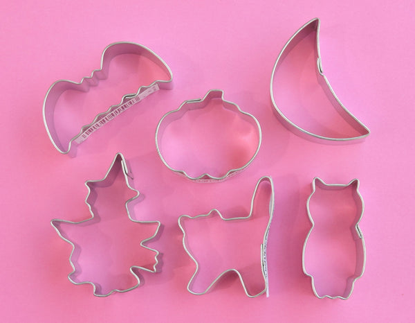 Halloween Mini Cookie Cutter Set-Set of 6 mini cookies cutters: bat,owl,cat,pumpkin,moon,witch