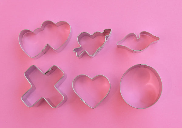 Valentine Mini Cookie Cutter Set-Set includes 6 Valentine themed mini cookie cutters
